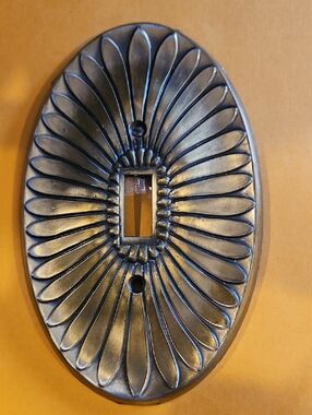 Vintage Decorative Oval Single Toggle Switch Plate Cover in Antique Gold